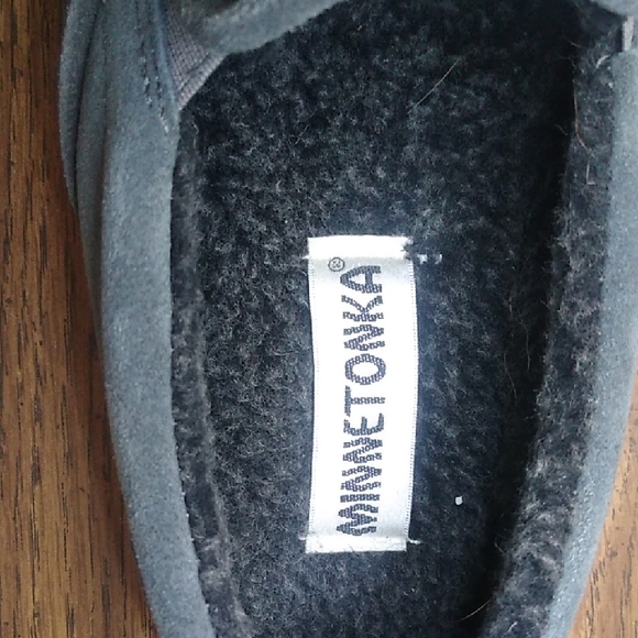 Minnetonka Mens Gray Suede Slip-On Loafers with Elasticized Opening Size 10 - Picture 3 of 11